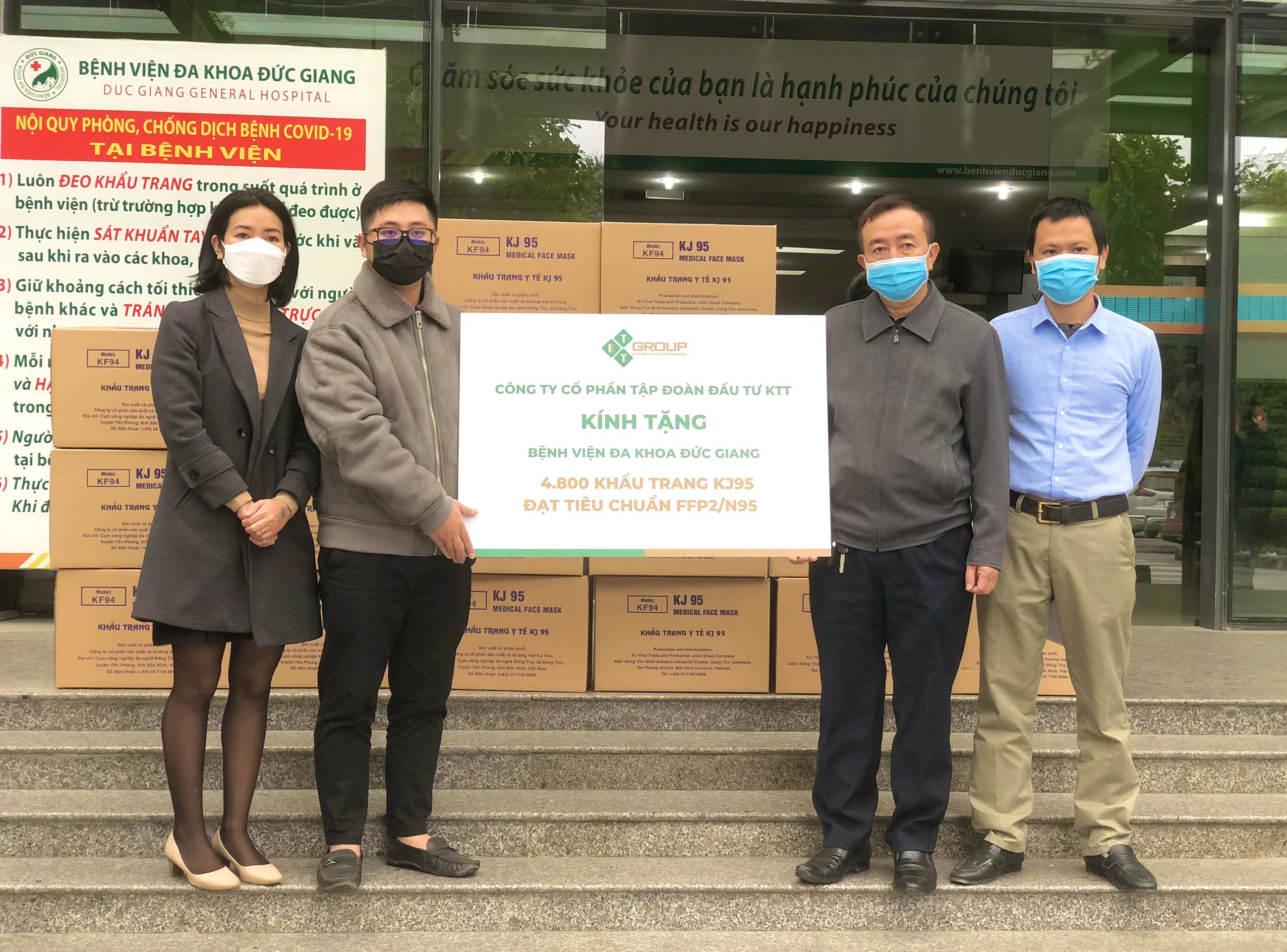 KTT tặng 4.800 khẩu trang tiếp sức Bệnh viện Đa khoa Đức Giang phòng chống dịch